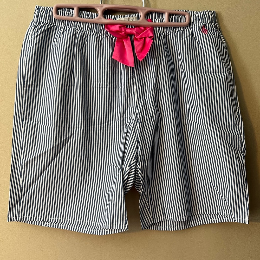 Abercrombie & Fitch L women’s elastic waist pull on cotton sleeper shorts.